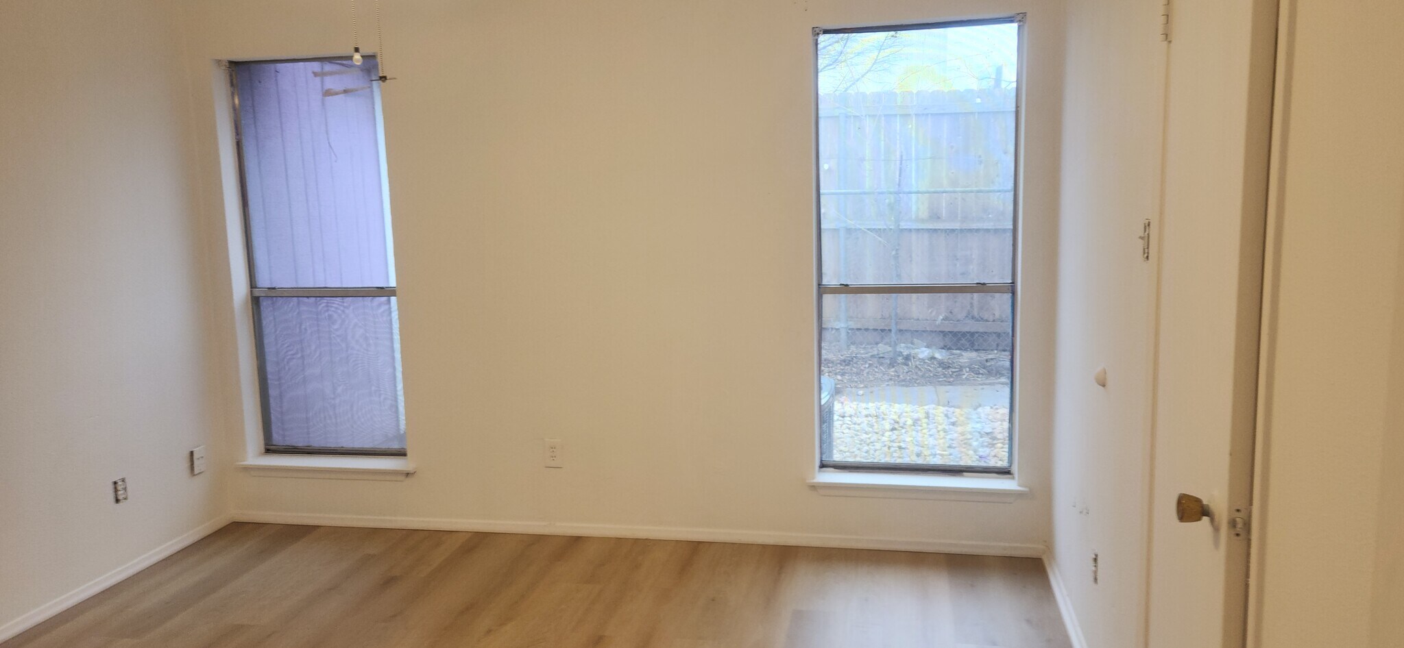 Main room - 605 E Applegate Dr