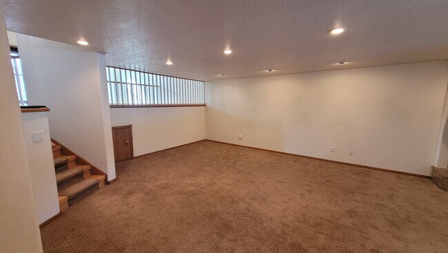 Building Photo - 1200 Duffer Dr