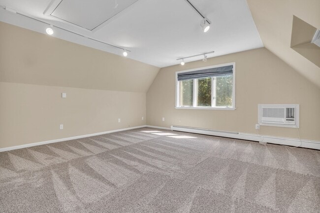 Building Photo - 606 Springs Rd