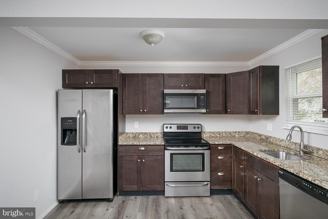 Building Photo - 31 Stone Falls Ct