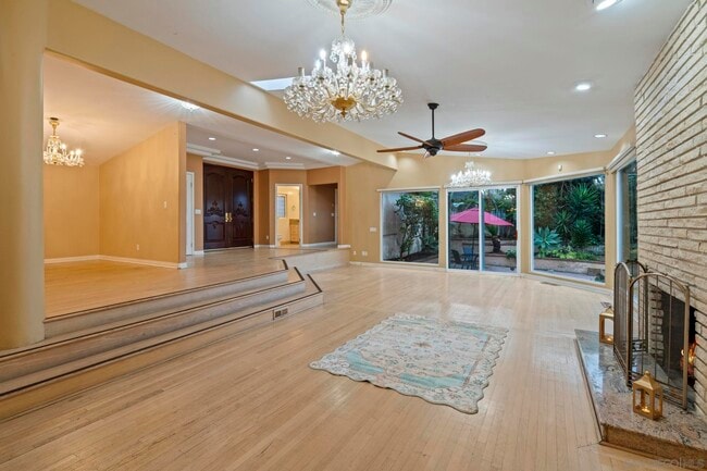 Building Photo - 6430 La Jolla Scenic S Dr