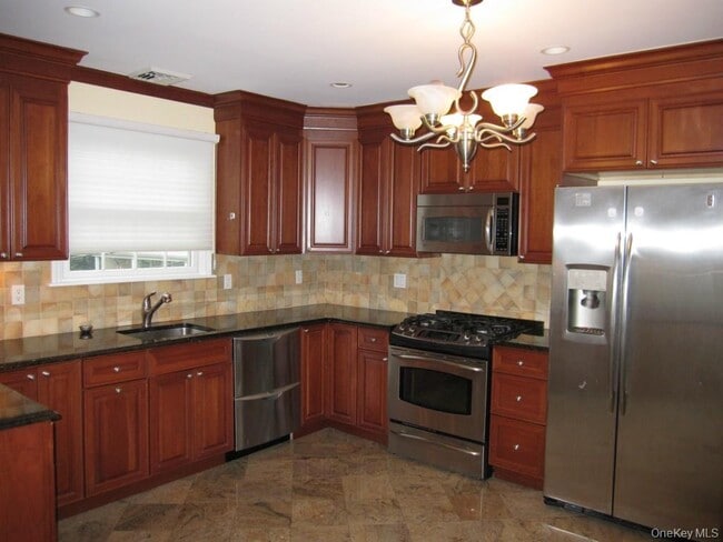 Building Photo - 62 Soundview St