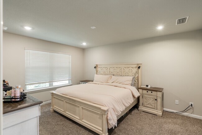 Building Photo - 2568 Arbordale Lp