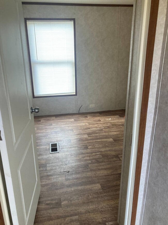 Building Photo - 203 Pecan Grove Cir