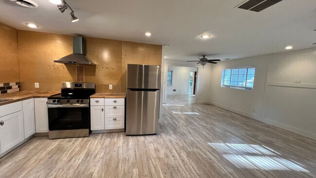 Building Photo - 3 Bed | 2 Bath Single Family Home