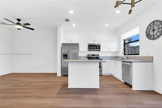 Building Photo - 859 NE 211th St