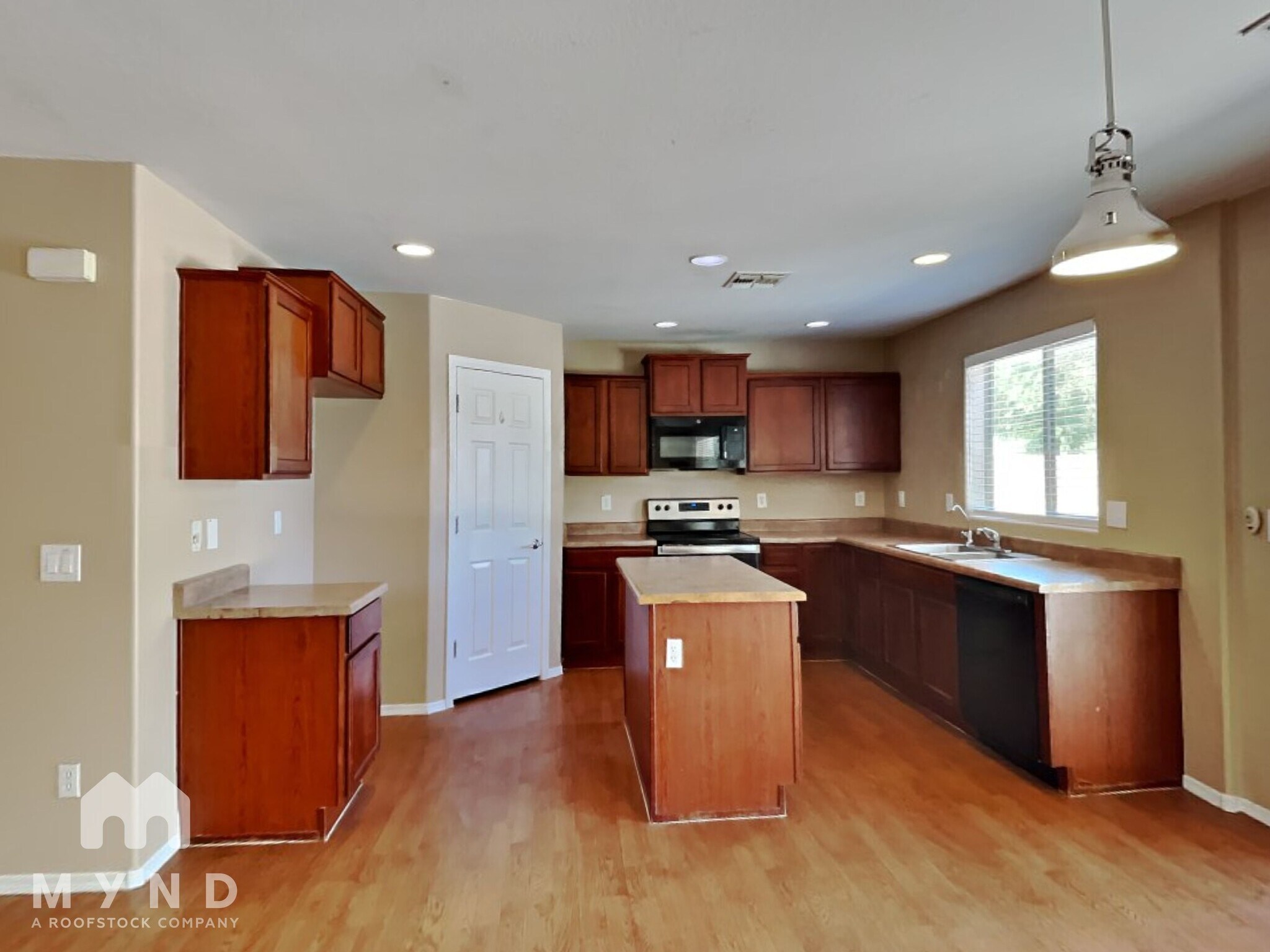 Building Photo - 4732 W Dill Ave