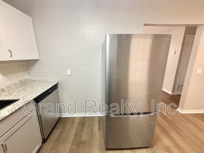 Building Photo - 4520 Limit St