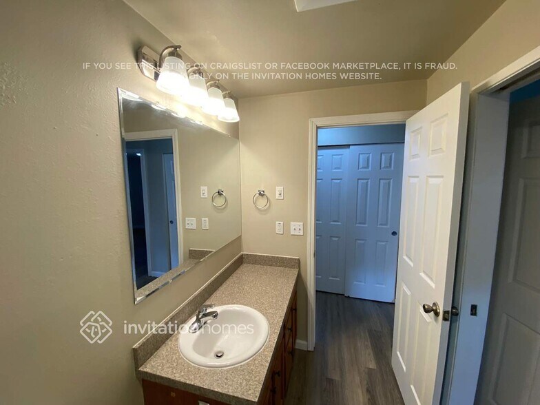 Building Photo - 3725 SW 332nd Pl