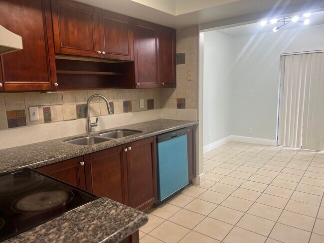 Building Photo - 12398 Westhampton Cir