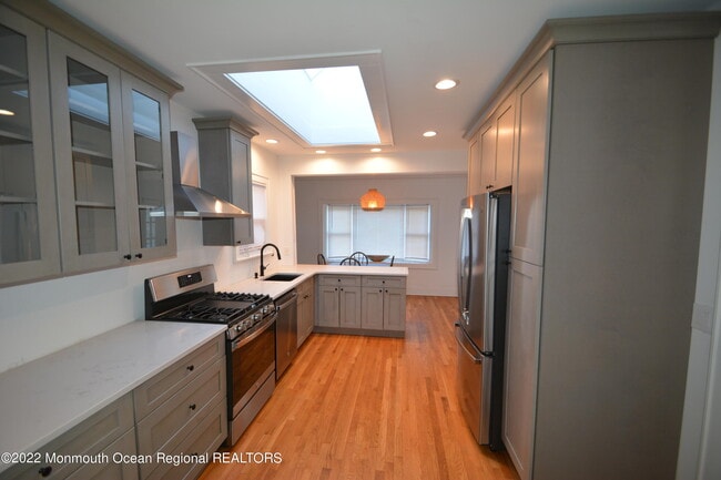 Building Photo - 703 S Edgemere Dr