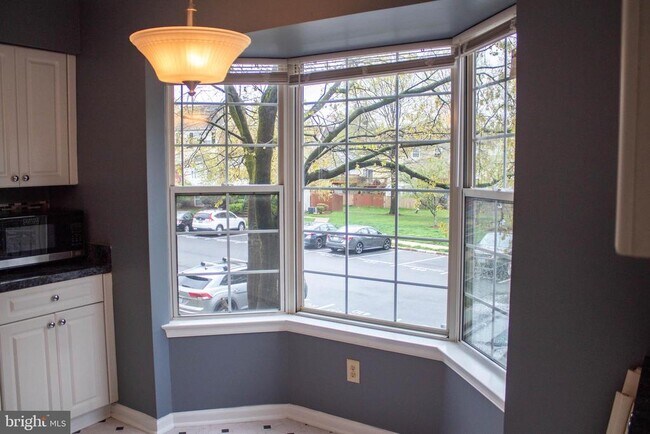 Building Photo - 2095 Pawlet Dr