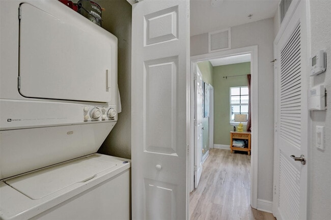 Building Photo - 617 SW 2nd Dr