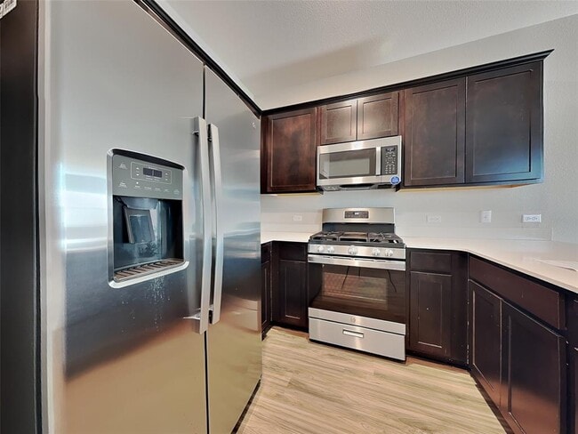 Building Photo - 108 Mica Trl