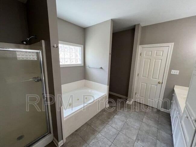 Building Photo - 5518 Arialo Dr