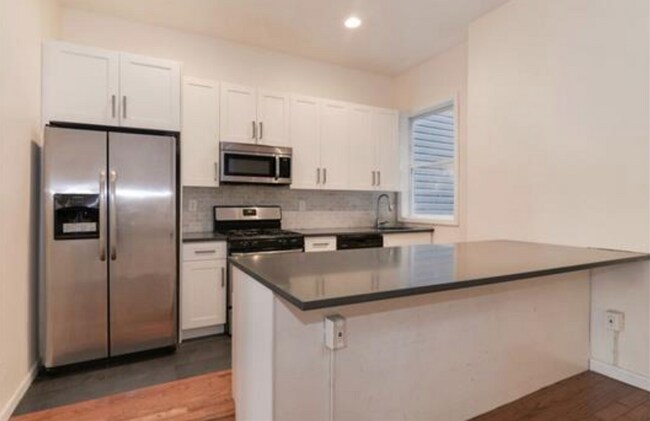 Building Photo - 62 Van Reypen St