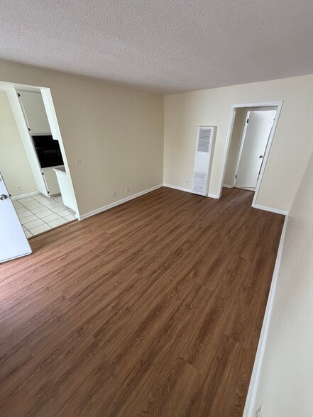 Building Photo - 7737 Bright Ave