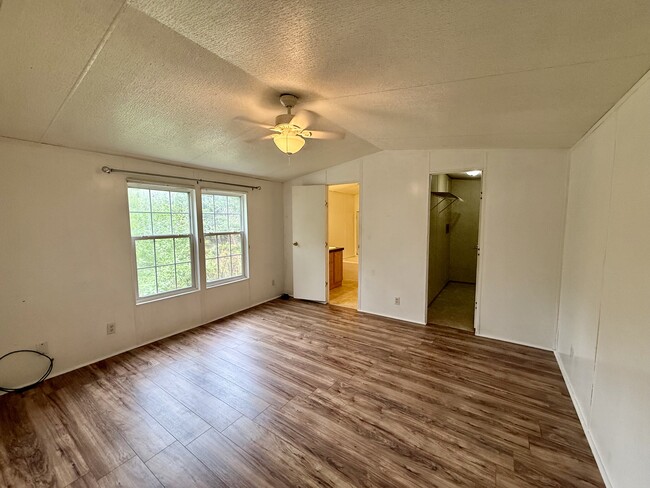 Building Photo - 32 Mandalay Dr