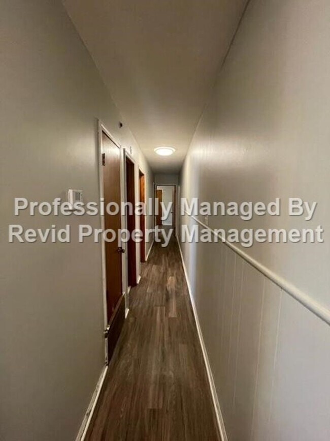 Building Photo - 906 Brower St