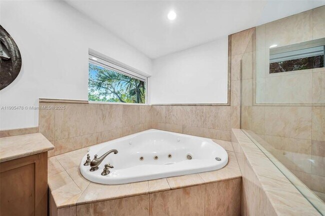 Building Photo - 4000 Alhambra Cir