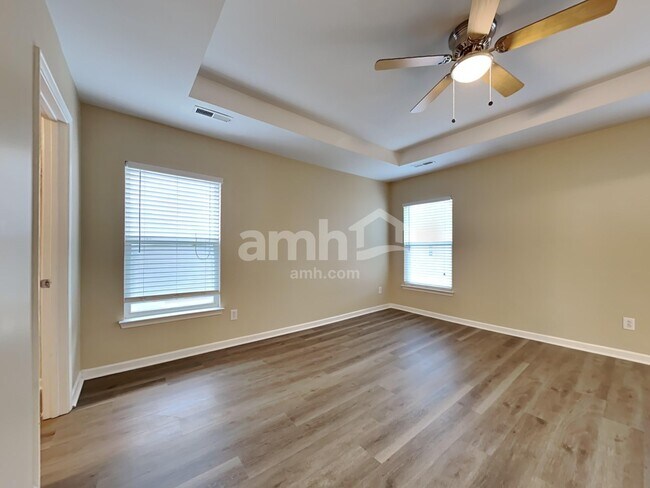 Building Photo - 8821 Shadowglen Dr