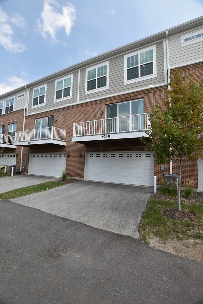 Building Photo - 2945 Showplace Dr