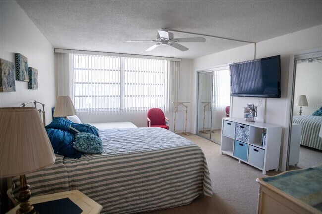 Building Photo - 2630 Pearce Dr