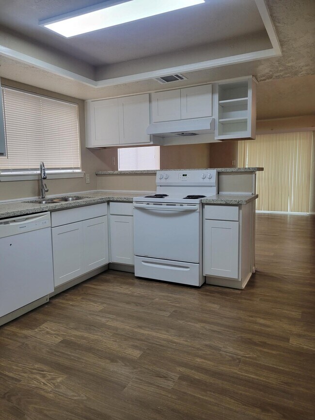 Building Photo - 9915 Towne Brook Ln