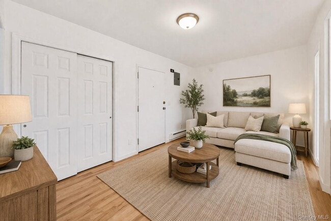 Building Photo - 1550 Montauk Hwy