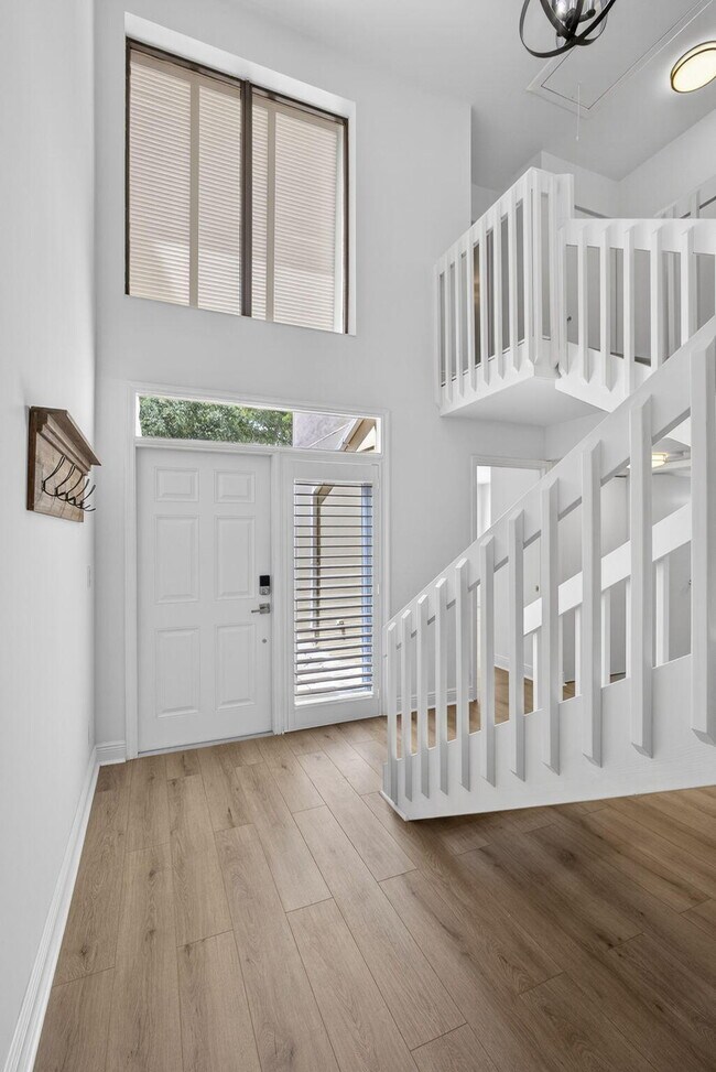 Building Photo - 259 Old Meadow Way