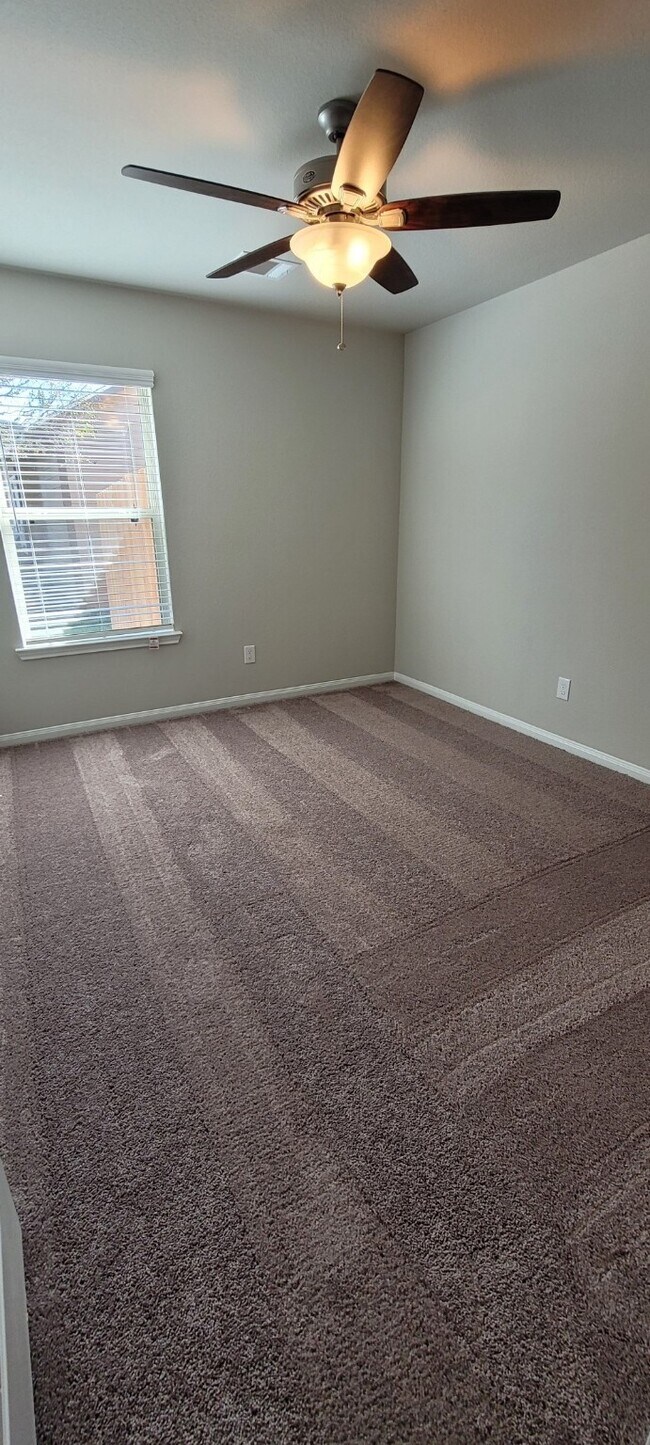 Building Photo - 419 Lazy Ln