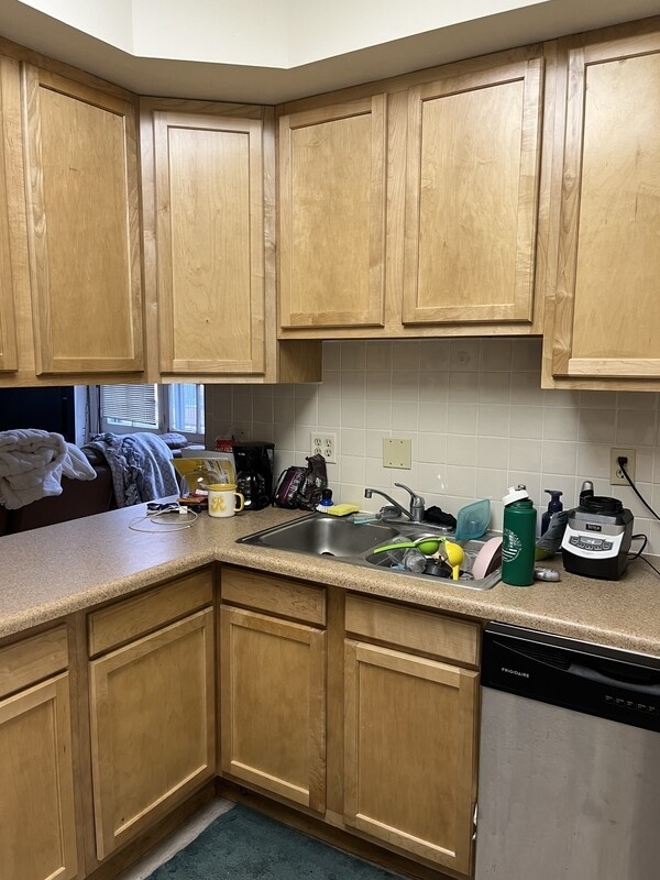 Building Photo - 612 Howard Pl