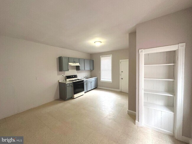 Building Photo - 250 N 52nd St