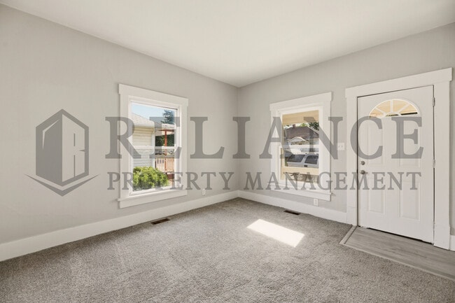 Building Photo - 619 Houser Dr