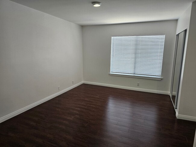 Building Photo - $3850 / 3br - Condo 3 beds 2 baths (West LA)