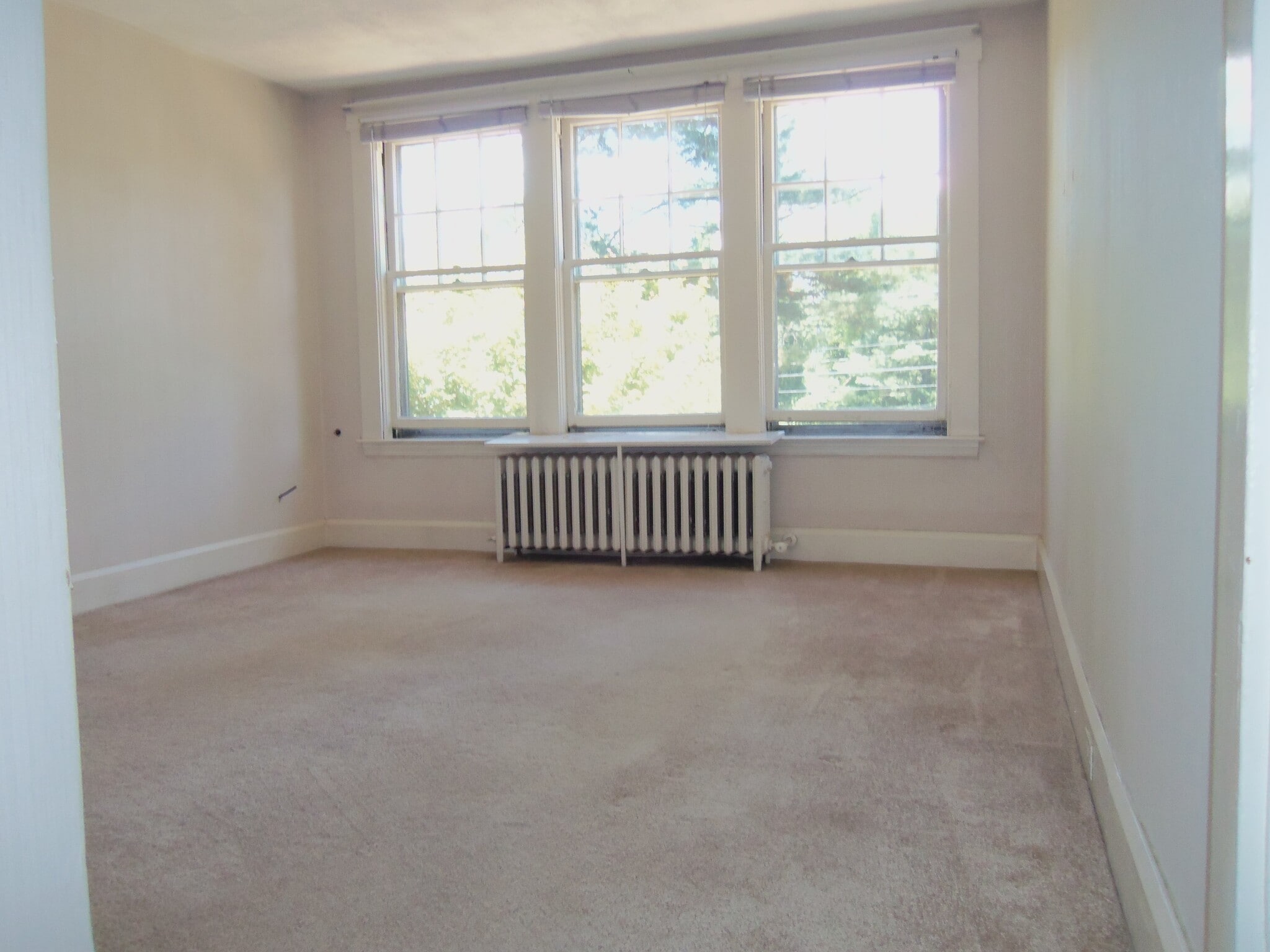 Building Photo - 122 W Central St