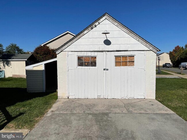 Building Photo - 573 Fairfax Pike