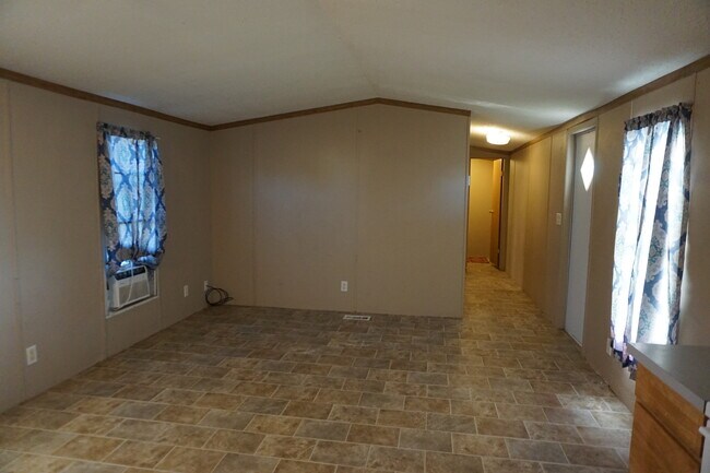 Building Photo - 410 S Elm St