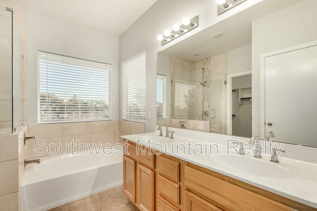 Building Photo - 1523 S Vine St