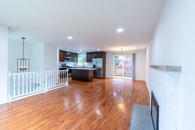 Building Photo - 4bed/3bath home in Finn Hill