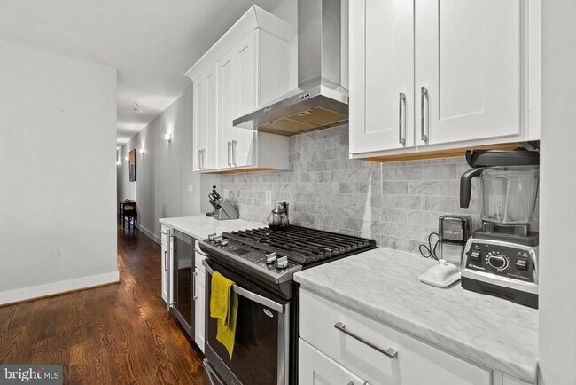 Building Photo - 417 Randolph St NW