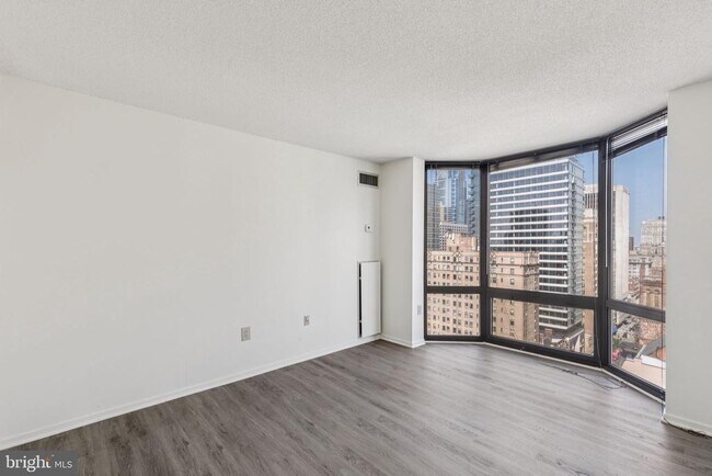 Building Photo - 2020 Walnut St