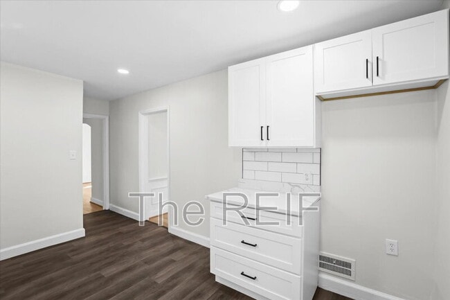 Building Photo - 17421 Quincy St