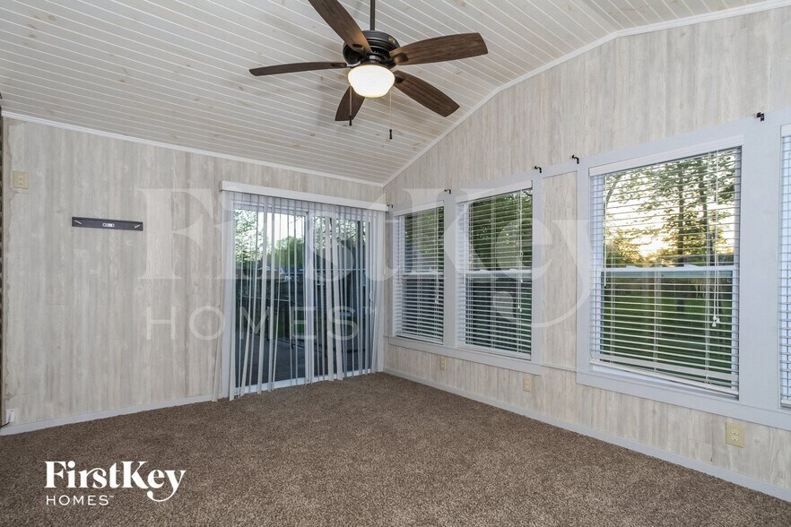 Building Photo - 1244 Day Cir E