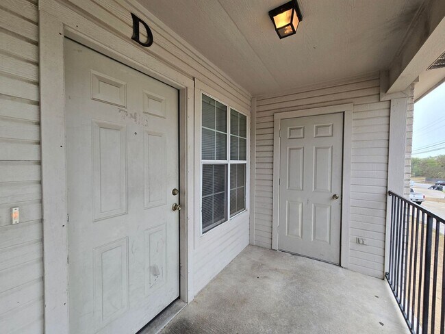 Building Photo - 2309 Terrace Dr