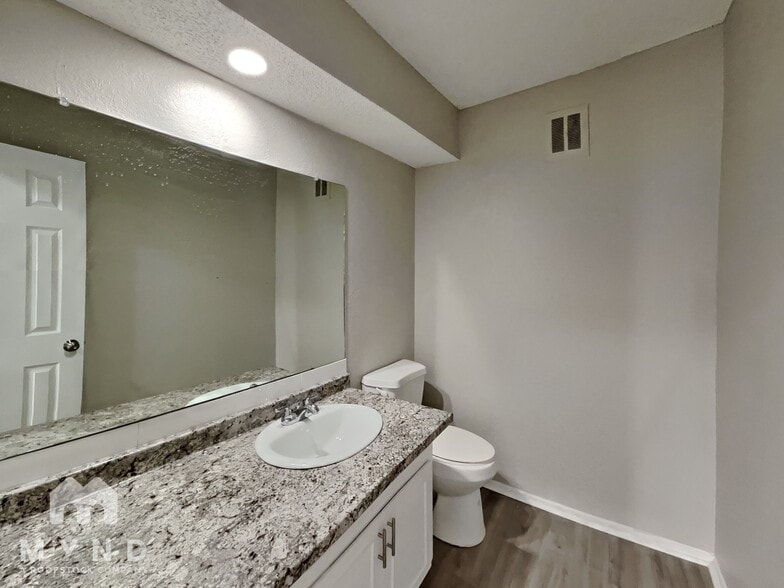 Building Photo - 6206 Geneva Ave