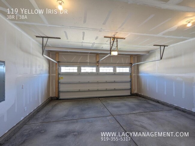 Building Photo - 119 Yellow Iris Dr