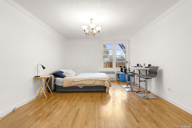 Building Photo - 65-15 Alderton St