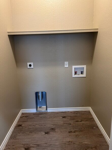 Building Photo - 4300 Hunters Place Dr