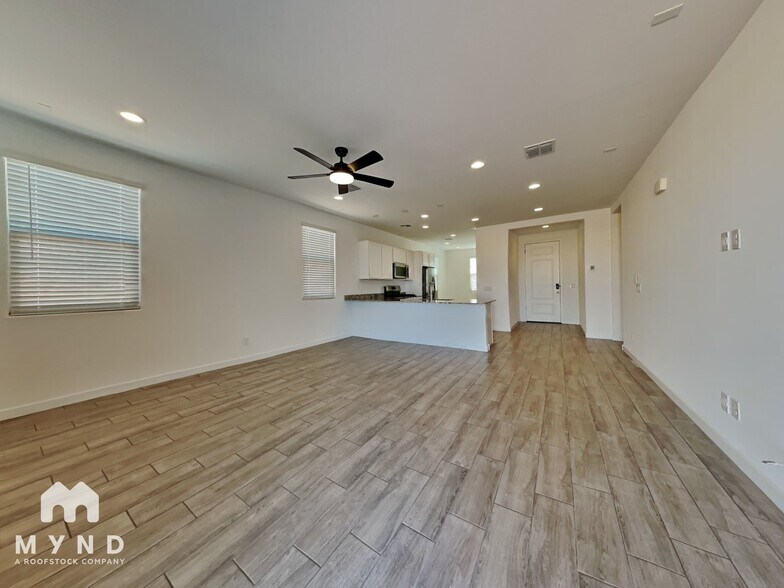 Building Photo - 438 E Diamond Dr